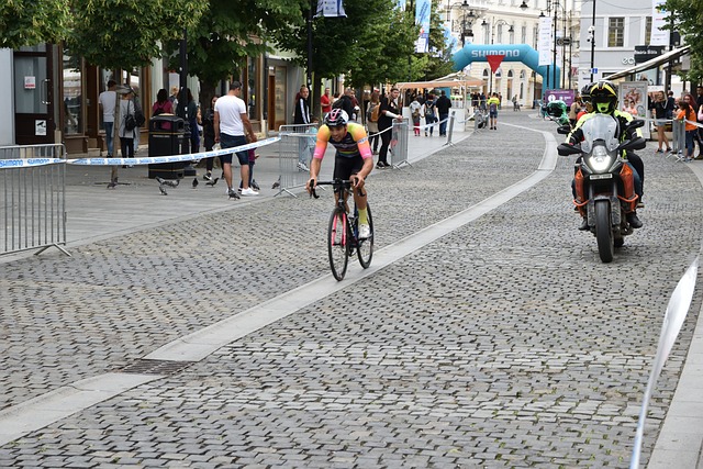 穆勒与梅西交手记录：穆勒正式比赛7胜1负，周末将...